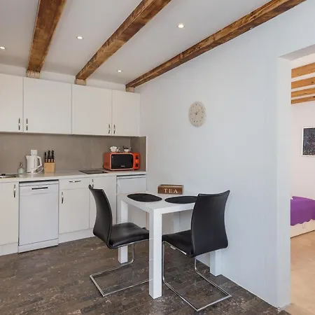 Toma Apartment *