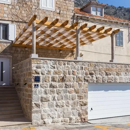 Toma Apartment *