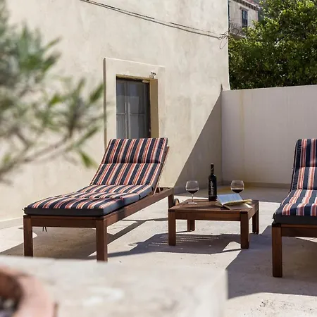 Toma Apartment